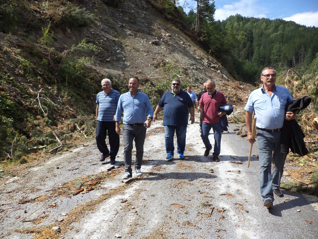 Ξεκίνησαν οι εργασίες αποκατάστασης της μεγάλης κατολίσθησης στο δρόμο Βελβεντου - Καταφύγι στη θέση Μπιτζινισιος