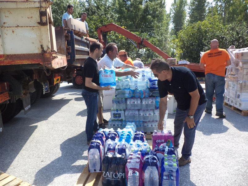 Σε μια κίνηση αλληλεγγύης από τους πολίτες της Δυτικής Μακεδονίας η Περιφέρεια παρέδωσε ανθρωπιστική βοήθεια για τους πρόσφυγες που βρίσκονται στην Ειδομένη Κιλκίς 4
