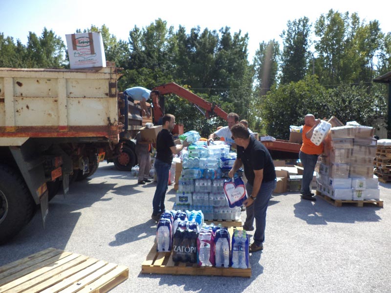 Σε μια κίνηση αλληλεγγύης από τους πολίτες της Δυτικής Μακεδονίας η Περιφέρεια παρέδωσε ανθρωπιστική βοήθεια για τους πρόσφυγες που βρίσκονται στην Ειδομένη Κιλκίς 5
